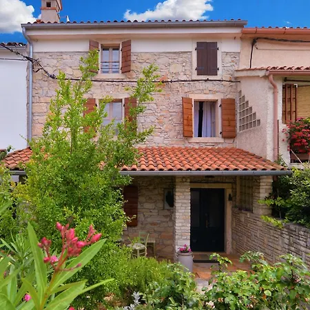 House Adriana 1715 Holiday home Liznjan